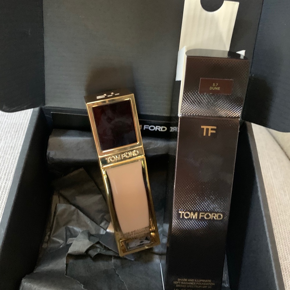 Tom Ford Shade & illuminate foundation SPF DUNE